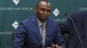 En esta foto del 29 de abril de 2019, Paul Njoroge, cuya esposa y tres hijos murieron en la caída de un avión Boeing 737 Max 8 de Ethiopian Airlines, habla en conferencia de prensa en Chicago. En esta foto del 29 de abril de 2019, Paul Njoroge, cuya esposa y tres hijos murieron en la caída de un avión Boeing 737 Max 8 de Ethiopian Airlines, habla en conferencia de prensa en Chicago.