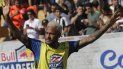 El astro brasileño de fútbol Neymar saluda a los hinchas durante el torneo juvenil Neymar Jr 5 en en Praia Grande, Brasil, el sábado, 13 de julio del 2019. El astro brasileño de fútbol Neymar saluda a los hinchas durante el torneo juvenil Neymar Jr 5 en en Praia Grande, Brasil, el sábado, 13 de julio del 2019.