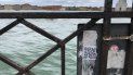 Vista de uno de los códigos QR colocados por la artista venezolana Nina Dotti a través de los cuales se accede a videos de protesta que piden a gritos el rescate de las libertades democráticas en Venezuela. Vista de uno de los códigos QR colocados por la artista venezolana Nina Dotti a través de los cuales se accede a videos de protesta que piden a gritos el rescate de las libertades democráticas en Venezuela.