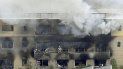 Bomberos trabajan en la extinción de un incendio en el edificio de tres plantas donde se encuentra el estudio de animación Kyoto Animation, en Kioto, Japón, el 18 de julio de 2019. Bomberos trabajan en la extinción de un incendio en el edificio de tres plantas donde se encuentra el estudio de animación Kyoto Animation, en Kioto, Japón, el 18 de julio de 2019.
