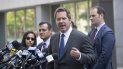 Jeffrey Lichtman, abogado del narcotraficante mexicano Joaquín “El Chapo” Guzmán, habla con la prensa frente a un tribunal federal en Brooklyn después de la sentencia de su cliente, el miércoles 17 de julio de 2019. Jeffrey Lichtman, abogado del narcotraficante mexicano Joaquín “El Chapo” Guzmán, habla con la prensa frente a un tribunal federal en Brooklyn después de la sentencia de su cliente, el miércoles 17 de julio de 2019.