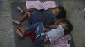 Unos niños migrantes duermen sobre una colchoneta en el albergue AMAR en Nuevo Laredo, México, en la frontera con Estados Unidos, el miércoles 17 de julio de 2019. Unos niños migrantes duermen sobre una colchoneta en el albergue AMAR en Nuevo Laredo, México, en la frontera con Estados Unidos, el miércoles 17 de julio de 2019.
