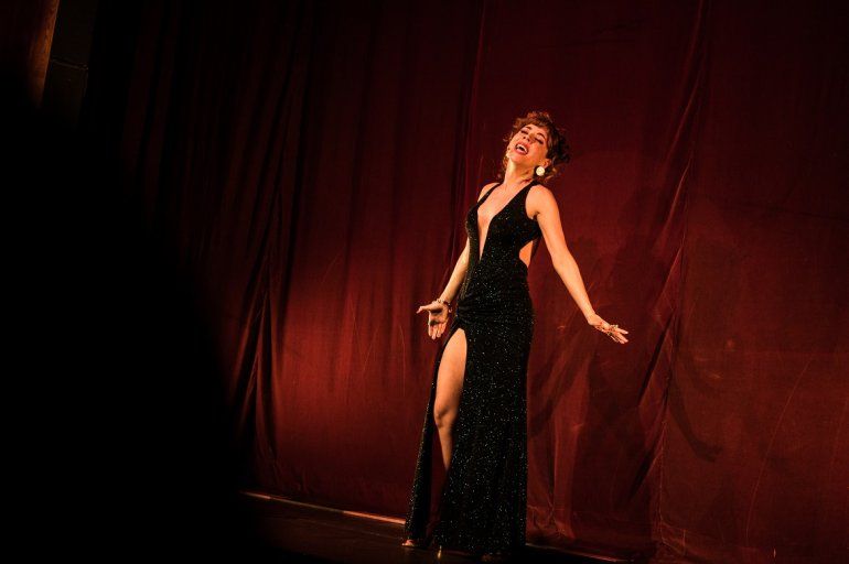 Carolina Gait&aacute;n en la pieza de teatro musical <i>Vida</i>. 