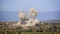 Columna de humor alzándose tras ataques aéreos rusos y del gobierno sirio sobre la localidad de Al-Habeet, en el sur de Idlib. Columna de humor alzándose tras ataques aéreos rusos y del gobierno sirio sobre la localidad de Al-Habeet, en el sur de Idlib.