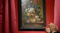La pintura Jarrón de flores, de Jan van Huysum, es develada en el Palacio Pitti, parte del Museo de los Uffizi en Florencia, Italia. La pintura Jarrón de flores, de Jan van Huysum, es develada en el Palacio Pitti, parte del Museo de los Uffizi en Florencia, Italia.