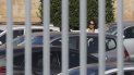 Federica Orlandi, hermana de Emanuela Orlandi quien desapareció en 1983, aparece entre los barrotes de un portón al arribar al Vaticano, sábado 20 de julio. Federica Orlandi, hermana de Emanuela Orlandi quien desapareció en 1983, aparece entre los barrotes de un portón al arribar al Vaticano, sábado 20 de julio.