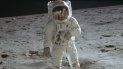 Fotografía del 20 de julio de 1969, publicada por la NASA, del astronauta Buzz Aldrin caminando sobre la superficie de la Luna durante la fase de exploración de la misión Apolo 11. Fotografía del 20 de julio de 1969, publicada por la NASA, del astronauta Buzz Aldrin caminando sobre la superficie de la Luna durante la fase de exploración de la misión Apolo 11.