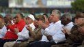 El exdictador de Cuba, Raúl Castro, vestido de uniforme, y el actual mandatario, Miguel Díaz-Canel, tercero a la derecha, aplauden durante un evento que celebra el Día de la Revolución, acompañado por el Comandante de la Revolución Cubana, Ramiro Valdés, a la izquierda, y José Ramón Machado Ventura, segundo secretario del Comité Central, en Bayamo, Cuba, el viernes 26 de julio de 2019. El exdictador de Cuba, Raúl Castro, vestido de uniforme, y el actual mandatario, Miguel Díaz-Canel, tercero a la derecha, aplauden durante un evento que celebra el Día de la Revolución, acompañado por el Comandante de la Revolución Cubana, Ramiro Valdés, a la izquierda, y José Ramón Machado Ventura, segundo secretario del Comité Central, en Bayamo, Cuba, el viernes 26 de julio de 2019.