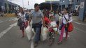 Migrantes venezolanos llegan a un puesto de control en Tumbes, Perú, el 14 de junio de 2019. Migrantes venezolanos llegan a un puesto de control en Tumbes, Perú, el 14 de junio de 2019.