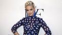 Small Talk sigue al éxito del verano de Katy, Never Really Over, su primer single desde 2017 y el que tuvo más streaming tras su lanzamiento en toda la carrera de la artista. Small Talk sigue al éxito del verano de Katy, Never Really Over, su primer single desde 2017 y el que tuvo más streaming tras su lanzamiento en toda la carrera de la artista.