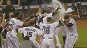El colombiano Harold Ramírez, derecha, de los Marlins de Miami, es recibido por sus compañeros en el plato después de conectar un jonrón solitario en el 12do inning del encuentro con los Mellizos de Minnesota , el jueves 1 de agosto de 2019, en Miami. El colombiano Harold Ramírez, derecha, de los Marlins de Miami, es recibido por sus compañeros en el plato después de conectar un jonrón solitario en el 12do inning del encuentro con los Mellizos de Minnesota , el jueves 1 de agosto de 2019, en Miami.