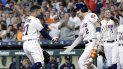 José Altuve (27) y Alex Bregman (2), de los Astros de Houston, celebran el jonrón de Altuve en el primer inning ante los Rockies de Colorado, el miércoles 7 de agosto de 2019. José Altuve (27) y Alex Bregman (2), de los Astros de Houston, celebran el jonrón de Altuve en el primer inning ante los Rockies de Colorado, el miércoles 7 de agosto de 2019.