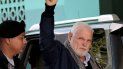 El expresidente panameño Ricardo Martinelli llega a la corte escoltado por un oficial de policía para seguir enfrentando su juicio por presunto espionaje en ciudad de Panamá el jueves 8 de agosto de 2019 El expresidente panameño Ricardo Martinelli llega a la corte escoltado por un oficial de policía para seguir enfrentando su juicio por presunto espionaje en ciudad de Panamá el jueves 8 de agosto de 2019