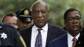 En esta foto del 24 de septiembre del 2018, Bill Cosby sale de una audiencia en el juzgado del condado de Montgomery en Norristown, Pennsylvania. El comediante, hallado culpable de abuso sexual, cumple una condena de tres a 10 años en prisión. En esta foto del 24 de septiembre del 2018, Bill Cosby sale de una audiencia en el juzgado del condado de Montgomery en Norristown, Pennsylvania. El comediante, hallado culpable de abuso sexual, cumple una condena de tres a 10 años en prisión.