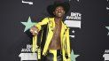 La canción de Lil Nas X también lleva 19 semanas en el Hot rap songs. Superó la marca que compartían Drake por Hotline Bling, Iggy Azalea por Fancy y Missy Elliott por Hot Boyz. La canción de Lil Nas X también lleva 19 semanas en el Hot rap songs. Superó la marca que compartían Drake por Hotline Bling, Iggy Azalea por Fancy y Missy Elliott por Hot Boyz.