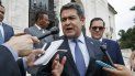 El presidente hondureño Juan Orlando Hernández responde a preguntas de The Associated Press, el martes 13 de agosto de 2019, afuera de la sede de la Organización de Estados Americanos, en Washington. El presidente hondureño Juan Orlando Hernández responde a preguntas de The Associated Press, el martes 13 de agosto de 2019, afuera de la sede de la Organización de Estados Americanos, en Washington.