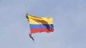 Dos miembros de la fuerza aérea de Colombia fallecieron al reventarse el cable que los sostenía desde un helicóptero junto a una bandera colombiana durante la Feria de las Flores en la ciudad de Medellín, el domingo 11 de agosto de 2019. Dos miembros de la fuerza aérea de Colombia fallecieron al reventarse el cable que los sostenía desde un helicóptero junto a una bandera colombiana durante la Feria de las Flores en la ciudad de Medellín, el domingo 11 de agosto de 2019.