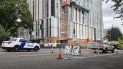 Vehículos y barricadas policiales cierran calles en el centro de Portland, Oregon, EEUU. La ciudad se apresta a ser escenario de actos de la extrema derecha y de grupos autotitulados antifascistas. Vehículos y barricadas policiales cierran calles en el centro de Portland, Oregon, EEUU. La ciudad se apresta a ser escenario de actos de la extrema derecha y de grupos autotitulados antifascistas.