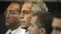 En el caso de Jeffrey Epstein (al centro) se determinó que su muerte en prisión fue un suicidio por ahorcamiento. En el caso de Jeffrey Epstein (al centro) se determinó que su muerte en prisión fue un suicidio por ahorcamiento.