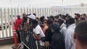 Fotografía del domingo 28 de julio de 2019 de un grupo de migrantes en Tijuana a la espera de solicitar asilo en Estados Unidos ese día. Fotografía del domingo 28 de julio de 2019 de un grupo de migrantes en Tijuana a la espera de solicitar asilo en Estados Unidos ese día.