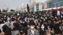 Estudiantes y otros manifestantes participan en una protesta en Edinburgh Place, en Hong Kong, el 22 de agosto de 2019. Estudiantes y otros manifestantes participan en una protesta en Edinburgh Place, en Hong Kong, el 22 de agosto de 2019.