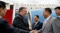 En esta imagen de archivo, tomada el 6 de julio de 2018, el secretario de Estado de Estados Unidos, Mike Pompeo , es saludado por el director del Departamento Frente Unido, Kim Yong Chol (centro), y el ministro norcoreano de Exteriores, Ri Yong Ho (segundo por la derecha). En esta imagen de archivo, tomada el 6 de julio de 2018, el secretario de Estado de Estados Unidos, Mike Pompeo , es saludado por el director del Departamento Frente Unido, Kim Yong Chol (centro), y el ministro norcoreano de Exteriores, Ri Yong Ho (segundo por la derecha).