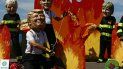 Un hombre con máscara del presidente estadounidense Donald Trump y otros líderes mundiales participan de una protesta en vísperas de la cumbre del G7 en Biarritz, Francia. Un hombre con máscara del presidente estadounidense Donald Trump y otros líderes mundiales participan de una protesta en vísperas de la cumbre del G7 en Biarritz, Francia.