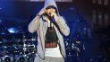 El rapero estadounidense Eminem actúa en el Bonnaroo Music and Arts Festival. El rapero estadounidense Eminem actúa en el Bonnaroo Music and Arts Festival.