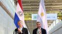 En esta foto provista por la Oficina de Prensa del Gobierno de Paraguay, el presidente de ese país, Mario Abdo Benítez, derecha, y su homólogo argentino, Mauricio Madri, plauden durante la inauguración de un puente sobre la represa Yacyretá y que conectará a ambos países el viernes 23 de agosto de 2019. En esta foto provista por la Oficina de Prensa del Gobierno de Paraguay, el presidente de ese país, Mario Abdo Benítez, derecha, y su homólogo argentino, Mauricio Madri, plauden durante la inauguración de un puente sobre la represa Yacyretá y que conectará a ambos países el viernes 23 de agosto de 2019.