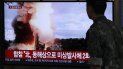 Un soldado surcoreano observa una pantalla de televisión en la que se transmite un programa noticioso que reporta sobre el lanzamiento de proyectiles norcoreanos con una imagen de archivo en una estación de tren de Seúl, Corea del Sur, el sábado 24 de agosto de 2019. Un soldado surcoreano observa una pantalla de televisión en la que se transmite un programa noticioso que reporta sobre el lanzamiento de proyectiles norcoreanos con una imagen de archivo en una estación de tren de Seúl, Corea del Sur, el sábado 24 de agosto de 2019.