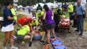 Espectadores reciben atención médica tras la caída de un rayo durante la tercera ronda del Campeonato del Tour de golf, el 24 de agosto de 2019, en Atlanta Espectadores reciben atención médica tras la caída de un rayo durante la tercera ronda del Campeonato del Tour de golf, el 24 de agosto de 2019, en Atlanta