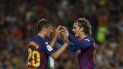 Antoine Griezmann (derecha) festeja tras anotar el primer gol del Barcelona junto a su compañero Sergi Roberto en el partido ante el Real Betis por la Liga española, el domingo 25 de agosto de 2019 Antoine Griezmann (derecha) festeja tras anotar el primer gol del Barcelona junto a su compañero Sergi Roberto en el partido ante el Real Betis por la Liga española, el domingo 25 de agosto de 2019