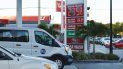 El precio de la gasolina varía según el valor del petróleo y la ecuación de la oferta y la demanda. El precio de la gasolina varía según el valor del petróleo y la ecuación de la oferta y la demanda.
