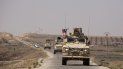 Vehículos blindados estadounidenses patrullan la zona segura entre Siria y la frontera turca con el Consejo Militar de Tal Abyad, cerca de Tal Abyad, Siria, en septiembre de 2019. Vehículos blindados estadounidenses patrullan la zona segura entre Siria y la frontera turca con el Consejo Militar de Tal Abyad, cerca de Tal Abyad, Siria, en septiembre de 2019.