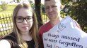 Dominika Gach, izquierda, posa el 11 de septiembre del 2019 para un selfie al lado de su padre, Radoslaw, el campesino polaco que halló en sus tierras el globo que una mujer soltó en Inglaterra para conmemorar el aniversario de la muerte de su padre. Dominika Gach, izquierda, posa el 11 de septiembre del 2019 para un selfie al lado de su padre, Radoslaw, el campesino polaco que halló en sus tierras el globo que una mujer soltó en Inglaterra para conmemorar el aniversario de la muerte de su padre.