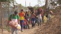 Fotografía del 31 de agosto de 2018 de un grupo de venezolanos que cruzan ilegalmente a Colombia por un camino conocido como trocha, lejos del control de las autoridades. Fotografía del 31 de agosto de 2018 de un grupo de venezolanos que cruzan ilegalmente a Colombia por un camino conocido como trocha, lejos del control de las autoridades.
