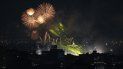 Fuegos artificiales estallan sobre el zócalo durante las celebraciones del Día de la Independencia en Ciudad de México, el domingo 15 de septiembre de 2019. Fuegos artificiales estallan sobre el zócalo durante las celebraciones del Día de la Independencia en Ciudad de México, el domingo 15 de septiembre de 2019.
