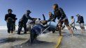 Rescatistas y voluntarios trabajan para devolver al mar una orca cerca de Mar Chiquita, Argentina, el lunes 16 de septiembre de 2019. Rescatistas y voluntarios trabajan para devolver al mar una orca cerca de Mar Chiquita, Argentina, el lunes 16 de septiembre de 2019.