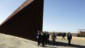 trump visita construccion del muro fronterizo que se levanta en california trump visita construccion del muro fronterizo que se levanta en california