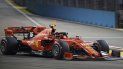 Leclerc tuvo una vuelta de 1 minuto y 36,217 segundos en el circuito callejero de 5 kilómetros de Marina Bay, 0,191 segundo mejor que Hamilton. El compañero de Leclerc Sebastian Vettel fue tercero. Leclerc tuvo una vuelta de 1 minuto y 36,217 segundos en el circuito callejero de 5 kilómetros de Marina Bay, 0,191 segundo mejor que Hamilton. El compañero de Leclerc Sebastian Vettel fue tercero.