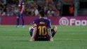 El delantero argentino Lionel Messi del Barcelona en la cancha tras lesionarse durante el partido ante el Villarreal en la Liga española, el martes 24 de septiembre de 2019 El delantero argentino Lionel Messi del Barcelona en la cancha tras lesionarse durante el partido ante el Villarreal en la Liga española, el martes 24 de septiembre de 2019