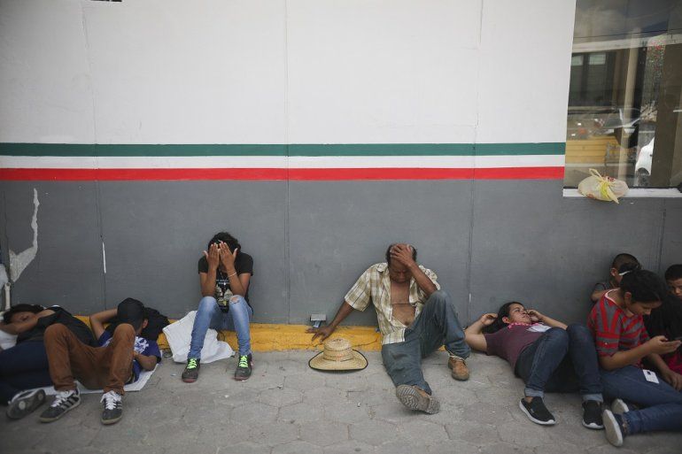 Fotografía del 1ro de agosto de 2019 de un grupo de migrantes en un centro de inmigración en la ciudad fronteriza de Matamoros