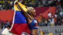 La venezolana Yulimar Rojas festeja tras ganar la final del salto triple del Mundial de atletismo en Doha, Qatar, el sábado 5 de octubre de 2019. La venezolana Yulimar Rojas festeja tras ganar la final del salto triple del Mundial de atletismo en Doha, Qatar, el sábado 5 de octubre de 2019.