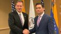 El administrador de USAID, Mark Green (izq.) y el embajador del Gobierno de Juan Guaidó ante EEUU, Carlos Vecchio. El administrador de USAID, Mark Green (izq.) y el embajador del Gobierno de Juan Guaidó ante EEUU, Carlos Vecchio.