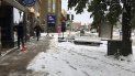Unas personas limpian las calles tras una tormenta otoñal de nieve en Helena, Montana, el miércoles 9 de octubre del 2019. Unas personas limpian las calles tras una tormenta otoñal de nieve en Helena, Montana, el miércoles 9 de octubre del 2019.