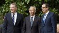 El viceprimer ministro chino Liu He (cen.) junto al representante comercial de EEUU Robert Lighthizer (izq.) y el secretario del Tesoro, Steven Mnuchin, en Washington, el jueves 10 de octubre de 2019. El viceprimer ministro chino Liu He (cen.) junto al representante comercial de EEUU Robert Lighthizer (izq.) y el secretario del Tesoro, Steven Mnuchin, en Washington, el jueves 10 de octubre de 2019.