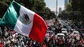 Cientos de taxistas se reúnen para protestar contra aplicaciones que ofrecen transporte en la Ciudad de México. El país azteca padece de desaceleración económica que ha perjudicado a varios sectores d ela economía. Cientos de taxistas se reúnen para protestar contra aplicaciones que ofrecen transporte en la Ciudad de México. El país azteca padece de desaceleración económica que ha perjudicado a varios sectores d ela economía.