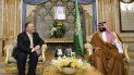 Fotografía del 18 e septiembre de 2019 del secretario de Estado, Mike Pompeo (izq.) junto al príncipe heredero de Arabia Saudita, Mohammed bin Salman, en Yidda, Arabia Saudita. Fotografía del 18 e septiembre de 2019 del secretario de Estado, Mike Pompeo (izq.) junto al príncipe heredero de Arabia Saudita, Mohammed bin Salman, en Yidda, Arabia Saudita.