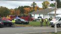 En esta foto distribuida por WMUR-TV, la policía rodea la Iglesia Pentecostal de Nueva Inglaterra en Pelham, Nuevo Hampshire, tras denuncias de disparos el sábado 12 de octubre de 2019. En esta foto distribuida por WMUR-TV, la policía rodea la Iglesia Pentecostal de Nueva Inglaterra en Pelham, Nuevo Hampshire, tras denuncias de disparos el sábado 12 de octubre de 2019.