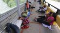 Migrantes duermen en el suelo después de acampar en el Puente Internacional Gateway que conecta a Matamoros, México, con Brownsville, Texas. Migrantes duermen en el suelo después de acampar en el Puente Internacional Gateway que conecta a Matamoros, México, con Brownsville, Texas.